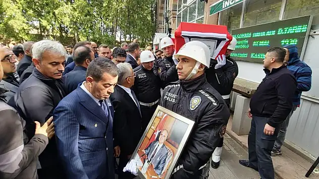 Konya'nın eski kaymakamı Çakmakoğlu 94 yaşında son yolculuğuna uğurlandı!