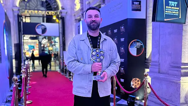 Konya'nın Gururu! Dr. Sevimli, TRT'den İkincilik Ödülüyle Döndü
