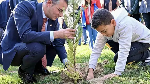 Konya'nın ilçelerinde fidanlar toprakla buluştu