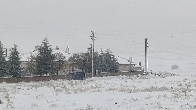 Konya'nın yüksek kesimlerinde kar yağışı etkili oluyor