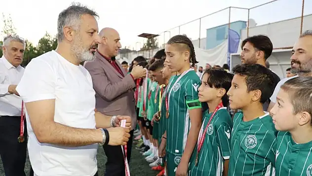 Konyaspor Başkanı Ömer Korkmaz, geleceğin yıldızlarını izledi
