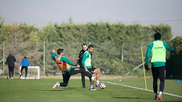 Konyaspor bir günlük izne ayrıldı