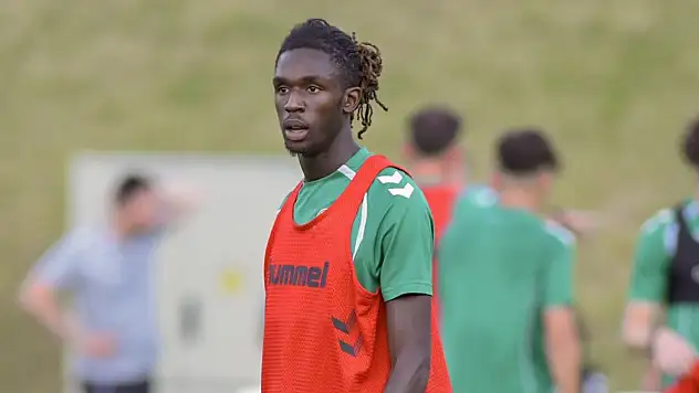 Konyaspor'da Belçikalı orta saha kamptan ayrıldı! Transfer iptal