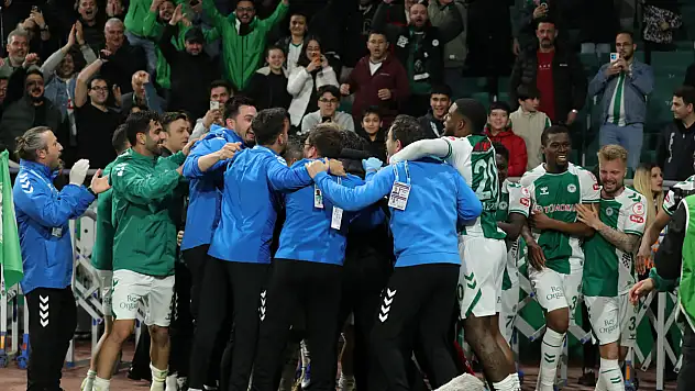 Konyaspor'da iki futbolcu ile yollar ayrılıyor