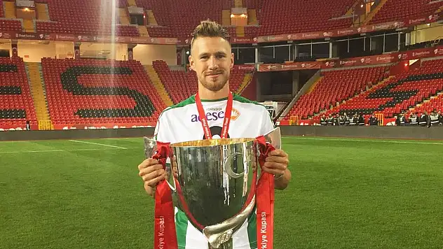Konyaspor'da kupa şampiyonluğu yaşamıştı! Futbolu bırakma kararı aldı