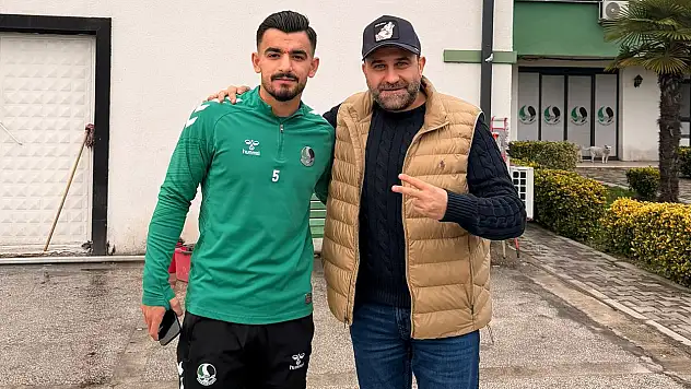Konyaspor'dan ayrılan genç forvet Sakaryaspor'a imza attı