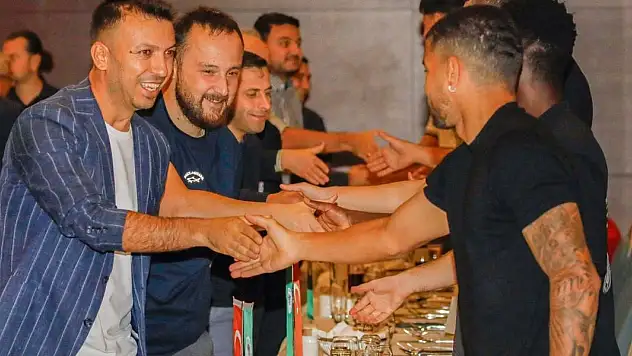 Konyaspor, Eyüpspor maçı öncesi yemekte buluştu