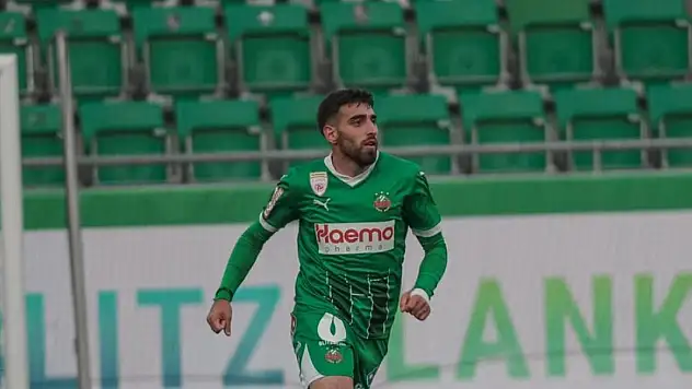 Konyaspor, genç ön liberoyu açıklamaya hazırlanıyor