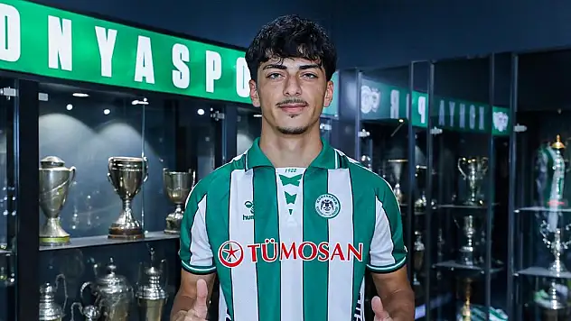 Konyaspor, genç oyuncuyla 3 yıllık sözleşme imzaladı