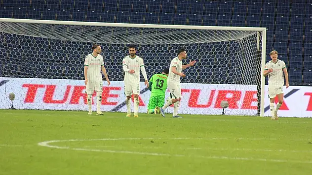 Konyaspor, İstanbul'da Başakşehir'e mağlup! 2-0