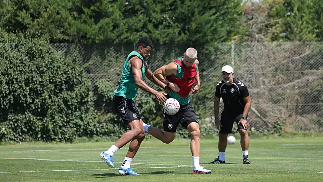 Konyaspor, Kocaelispor maçı öncesinde savunma - hücum çalıştı