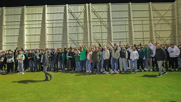 Konyaspor taraftarından antrenmana çıkartma