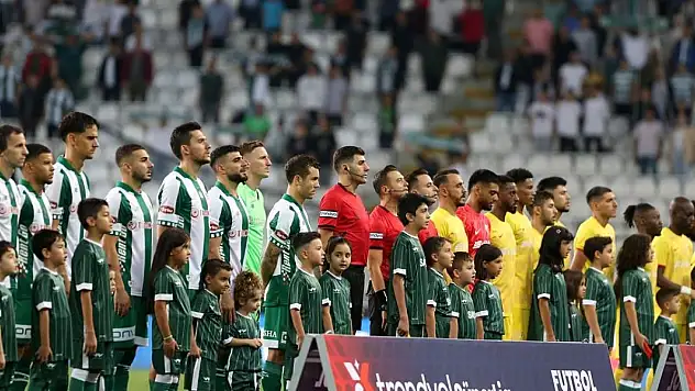 Konyaspor taraftarından ıslıklı protesto