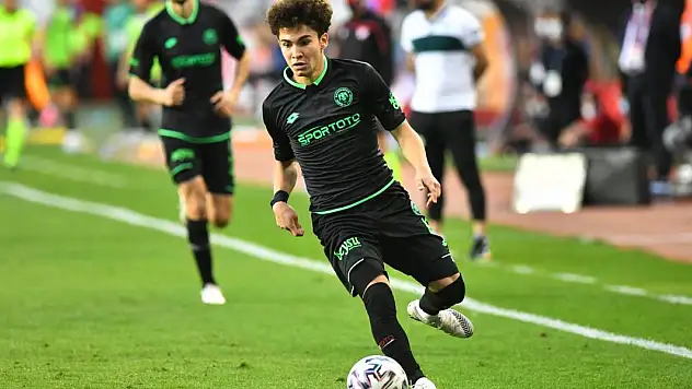 Konyaspor tarihine geçen genç oyuncu kulüpten ayrıldı! İşte veda mesajı