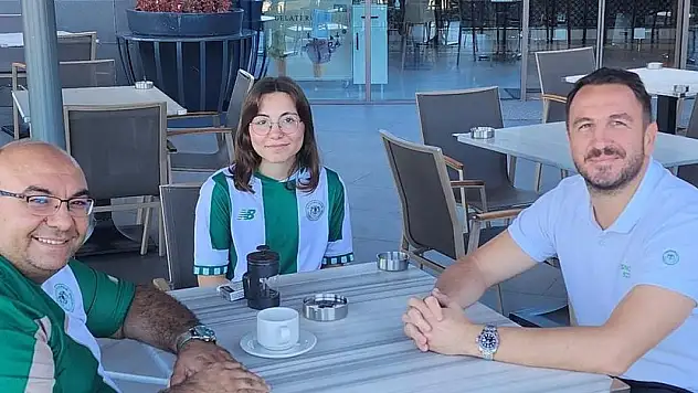 Konyaspor Teknik Direktörü Ali Çamdalı, taraftarın eleştirisini dinledi