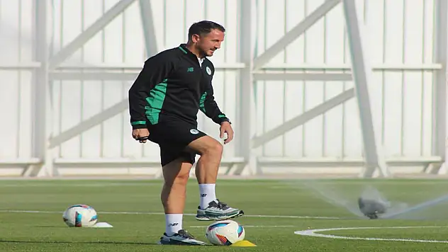 Konyaspor Teknik Direktörü Ali Çamdalı'nın aşil tendonundan sakatlandı