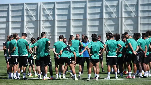 Konyaspor üç yabancı ile yollarını ayırmak için görüşüyor