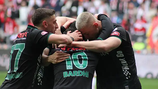 Konyaspor'un Antalyaspor karşısındaki 11'i netleşti! Palut'tan rotasyon