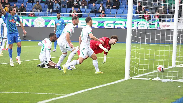 Konyaspor'un serisi Rize'de sona erdi! Can sıkmaya gerek yok! 3-2