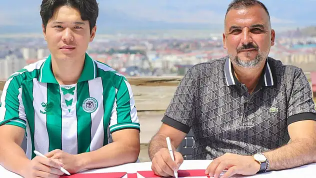 Konyaspor, yeni transferini resmen duyurdu! Genç Güney Koreli kulüp tarihine geçti