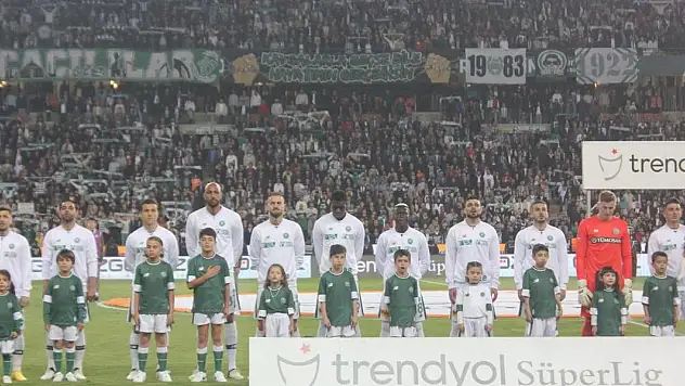 Konyaspor'da 3 isim kart sınırında yer alıyor