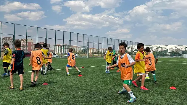 Konyaspor'da altyapı seçmeleri sürüyor! Altyapı sorumlusu Asbaşkan Baharoğlu'ndan önemli açıklamalar