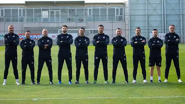 Konyaspor'da Çağdaş Atan'ın ekibi tanıtıldı