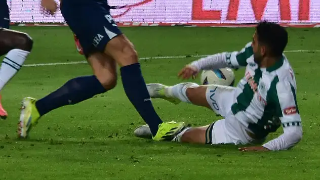 Konyaspor'da hakem öfkesi sürüyor! Fenerbahçe maçının pozisyonları paylaşıldı (Tıkla - İzle)