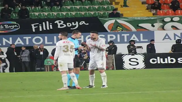 Konyaspor'da iki futbolcu Fenerbahçe maçında yok!