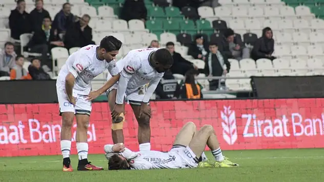 Konyaspor'da korkutan sakatlık! Genç isim maça devam edemedi