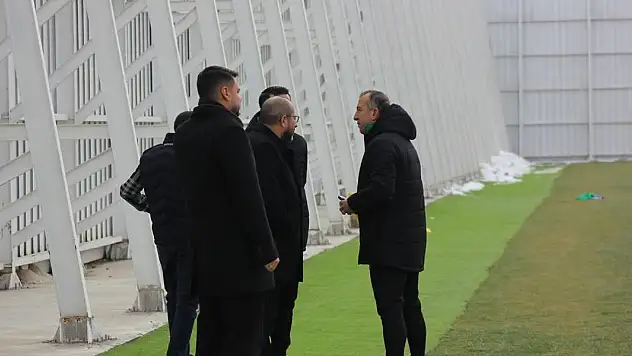 Konyaspor'da Recep Uçar'dan transfer açıklaması! Antrenman öncesi yöneticilerle görüştü