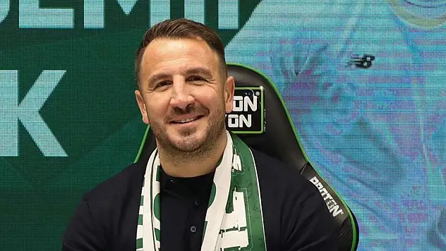 Konyaspor'da teknik direktörlüğe getirilen Ali Çamdalı kimdir? Hangi takımlarda oynadı?