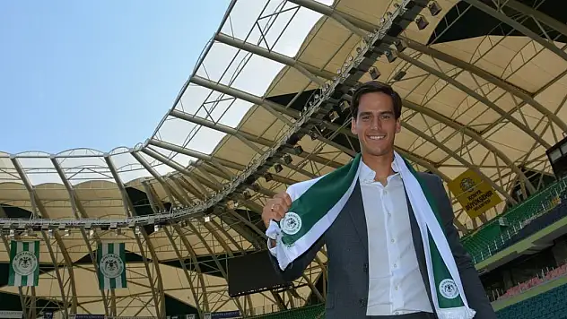 Konyaspor'dan bir bomda daha! Eski orta saha yuvaya döndü