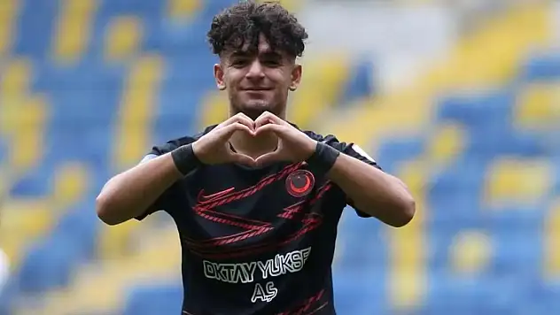 Konyaspor'dan bir transfer daha! 20'lik forvet Konyaspor'da!
