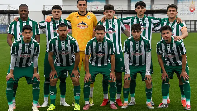 Konyasporlu gençler Samsun'da üstünlüğünü koruyamadı! 2-2