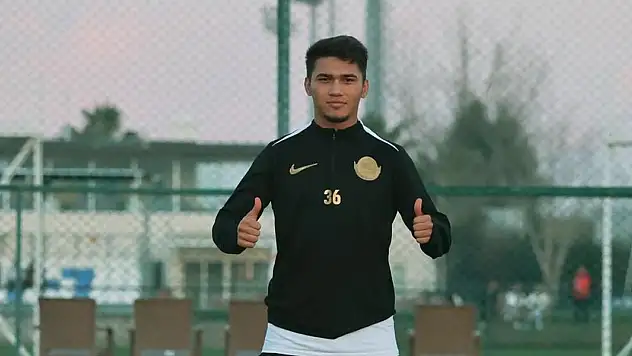 Konyaspor'un anlaşma sağladığı genç oyuncu kulübüne veda etti