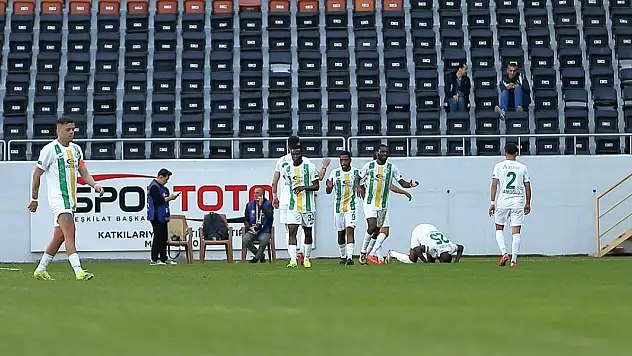 Konyaspor'un kiralık gönderdiği forvet takımı ile küme düştü
