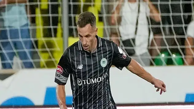 Konyaspor'un yeni sağ beki ilk maçına çıktı