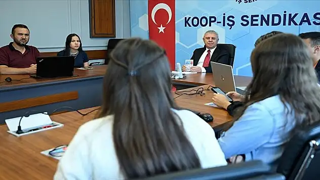 Koop-İş Sendikası'ndan, üyelerin çocuklarına dijital eğitim desteği