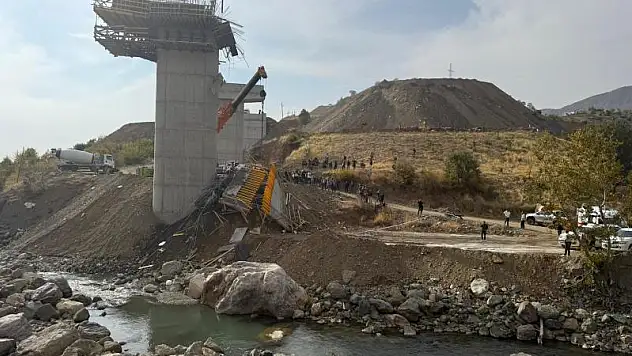 Köprü inşaatında iskele çöktü: 3 ölü, 2 yaralı!