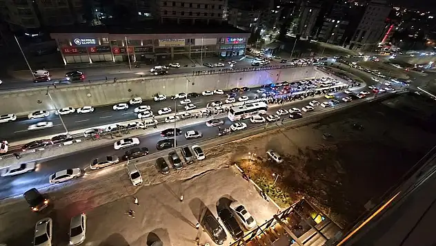Korkunç kazada 3 araç birbirine girdi: 1 ölü, 4 yaralı var!