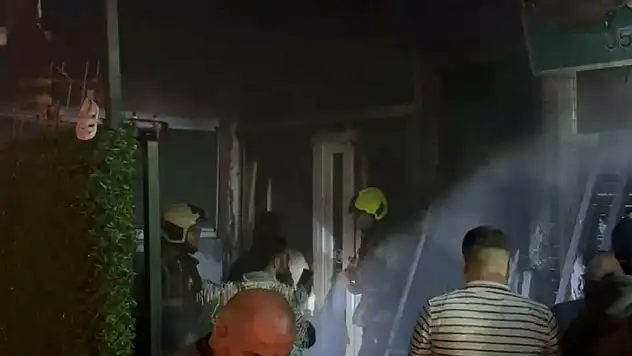 Korkutan yangın! Alevler akaryakıt istasyonuna sıçramadan söndürüldü