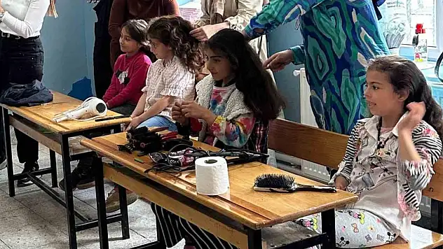 Köy okullarındaki kız çocuklarına yönelik saç kesimi yapıldı