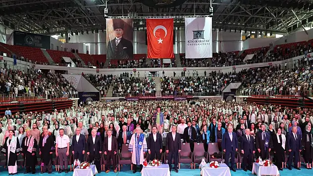 KTO Karatay Üniversitesi 12. dönem mezunlarını verdi