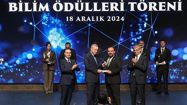 KTÜN Bilgisayar ve Bilişim Bilimleri Fakültesi Dekanı Prof. Dr. Kıran'a, TÜBİTAK'dan ödül