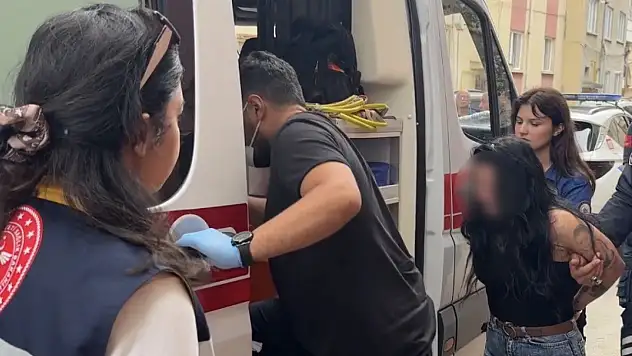 Küçük çekiçle apartmanı birbirine kattı