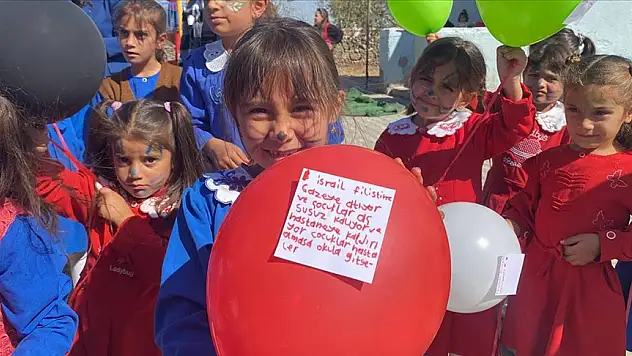 Küçük çocukların Gazze desteği yürekleri burktu!