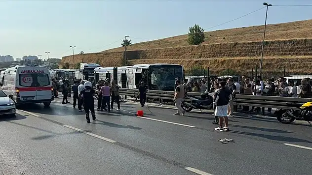 Küçükçekmece'deki metrobüs kazasında 10 kişi yaralandı