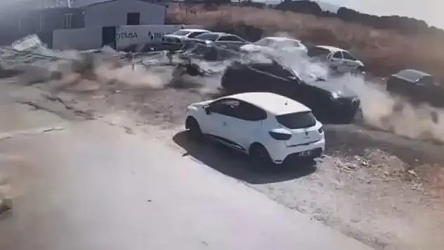 Kule vinç devrildi, sahada çalışan Suriyeliler savaş çıktı zannetti