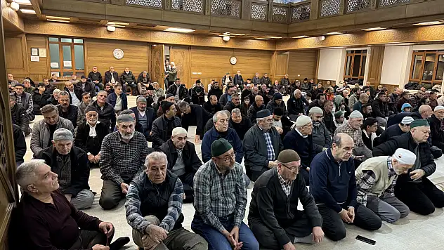 Kulu'da ilk teravih namazında camiler doldu